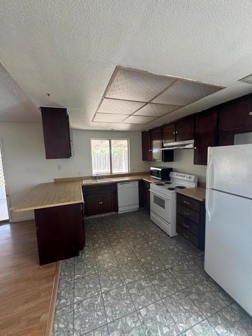 Detail Gallery Image 9 of 19 For 2912 Secretariat Dr, Atwater,  CA 95301 - 3 Beds | 2 Baths