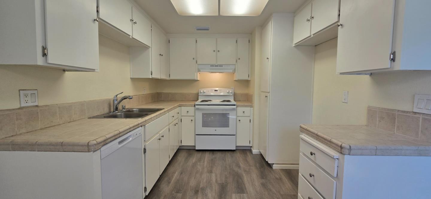 Detail Gallery Image 7 of 17 For 1797 Cherokee Dr #4,  Salinas,  CA 93906 - 3 Beds | 1/1 Baths