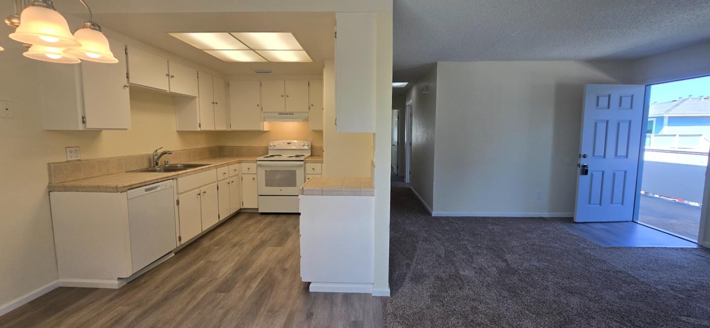 Detail Gallery Image 8 of 17 For 1797 Cherokee Dr #4,  Salinas,  CA 93906 - 3 Beds | 1/1 Baths