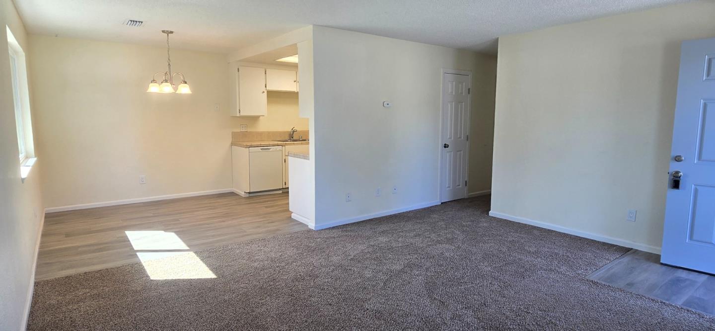 Detail Gallery Image 9 of 17 For 1797 Cherokee Dr #4,  Salinas,  CA 93906 - 3 Beds | 1/1 Baths