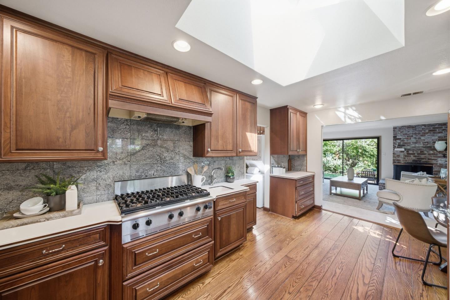 Detail Gallery Image 17 of 42 For 2108 Howard Ave, San Carlos,  CA 94070 - 2 Beds | 1 Baths