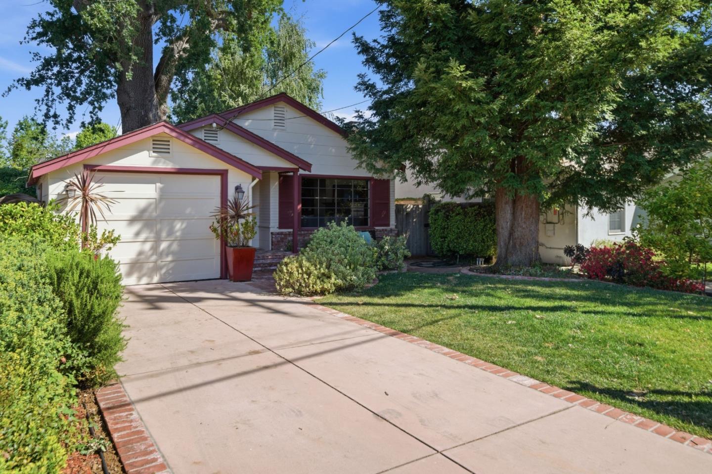 Detail Gallery Image 2 of 42 For 2108 Howard Ave, San Carlos,  CA 94070 - 2 Beds | 1 Baths