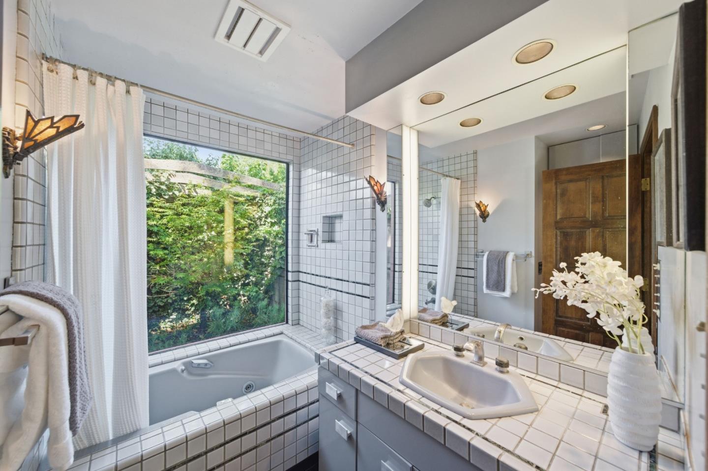 Detail Gallery Image 28 of 42 For 2108 Howard Ave, San Carlos,  CA 94070 - 2 Beds | 1 Baths