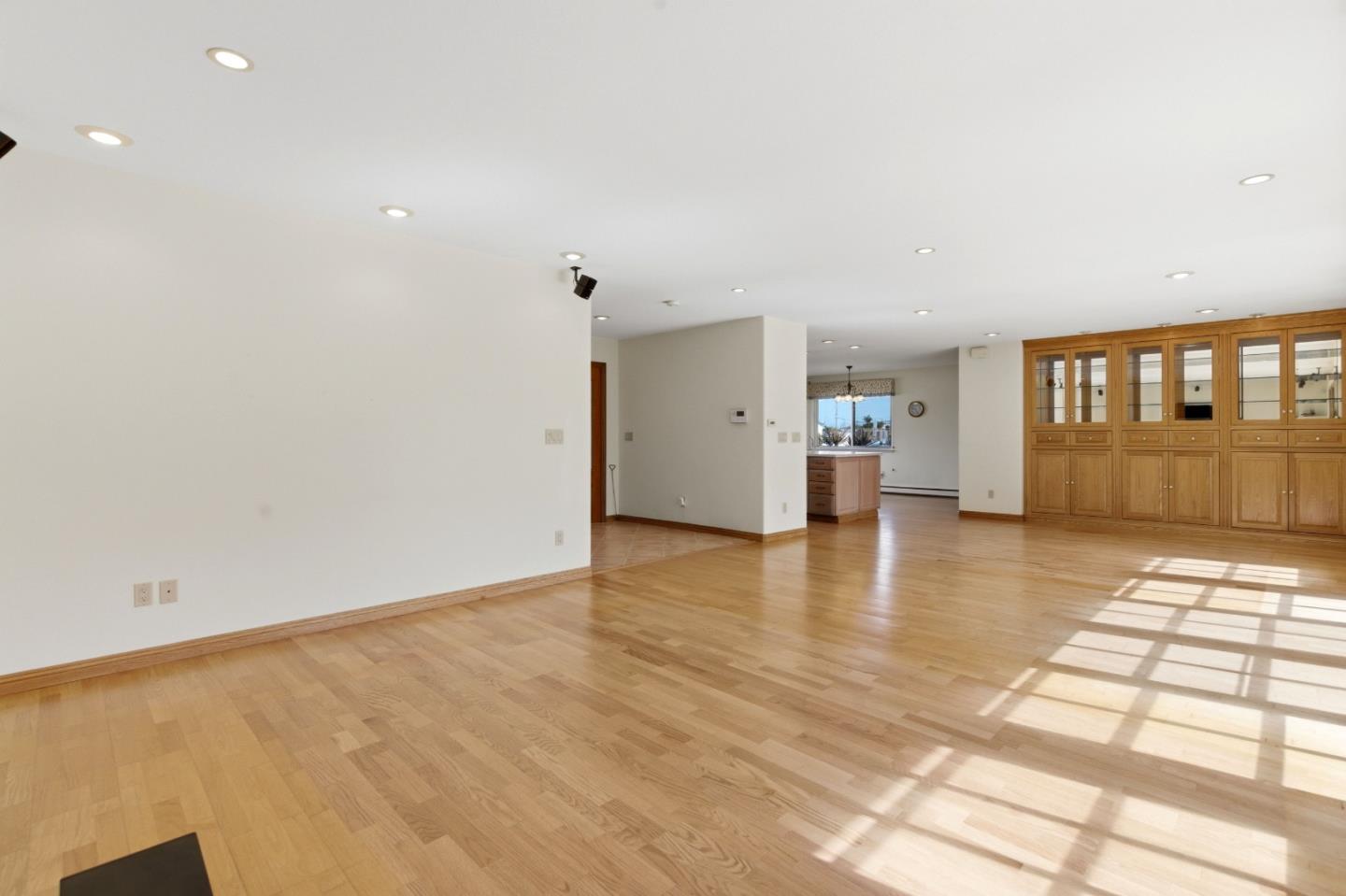 Detail Gallery Image 11 of 52 For 10904 Oak St, Castroville,  CA 95012 - 4 Beds | 2/1 Baths