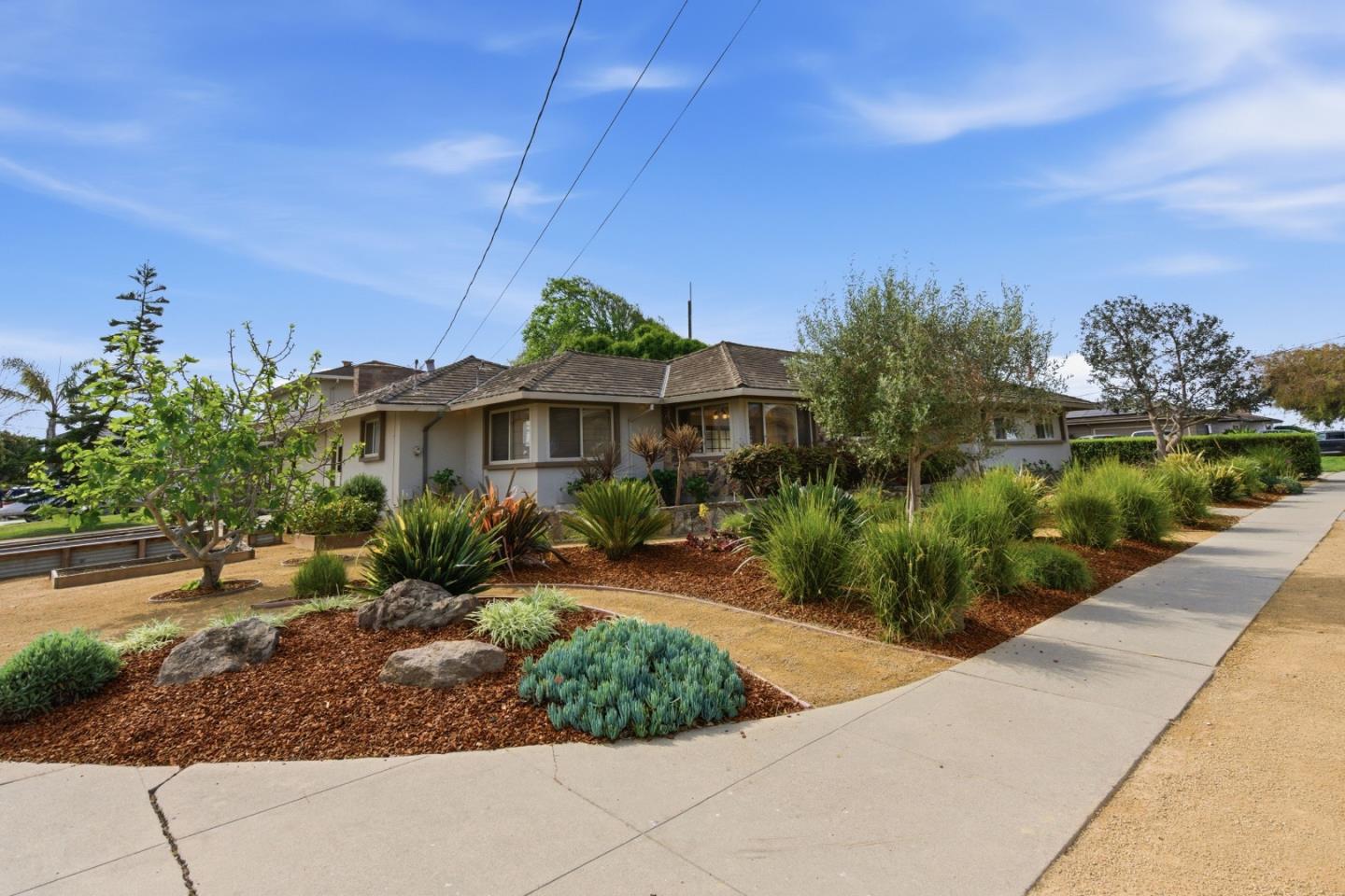 Detail Gallery Image 2 of 52 For 10904 Oak St, Castroville,  CA 95012 - 4 Beds | 2/1 Baths