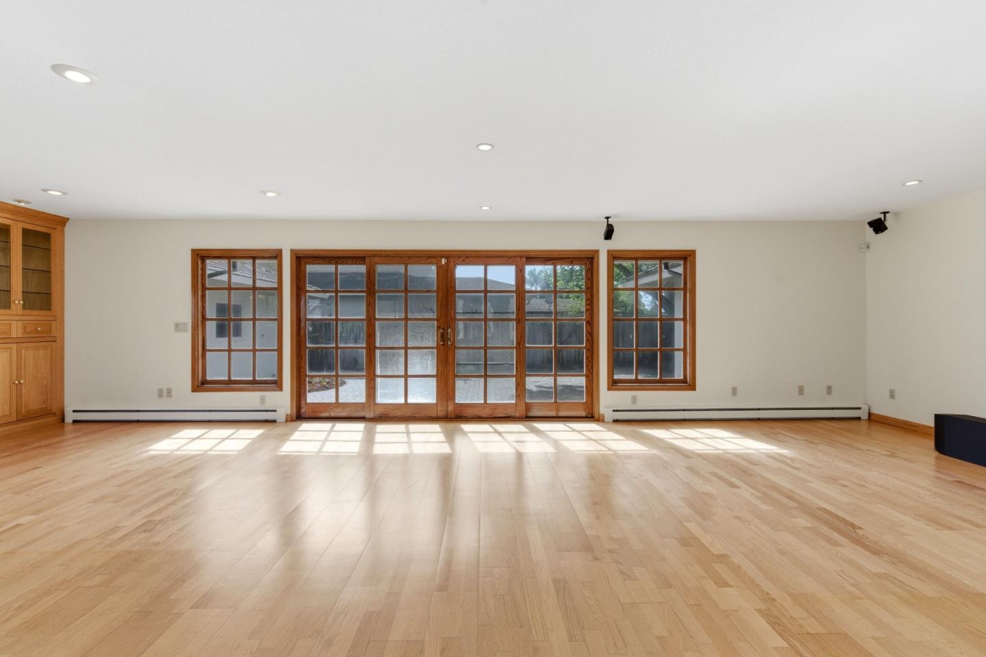 Detail Gallery Image 9 of 52 For 10904 Oak St, Castroville,  CA 95012 - 4 Beds | 2/1 Baths