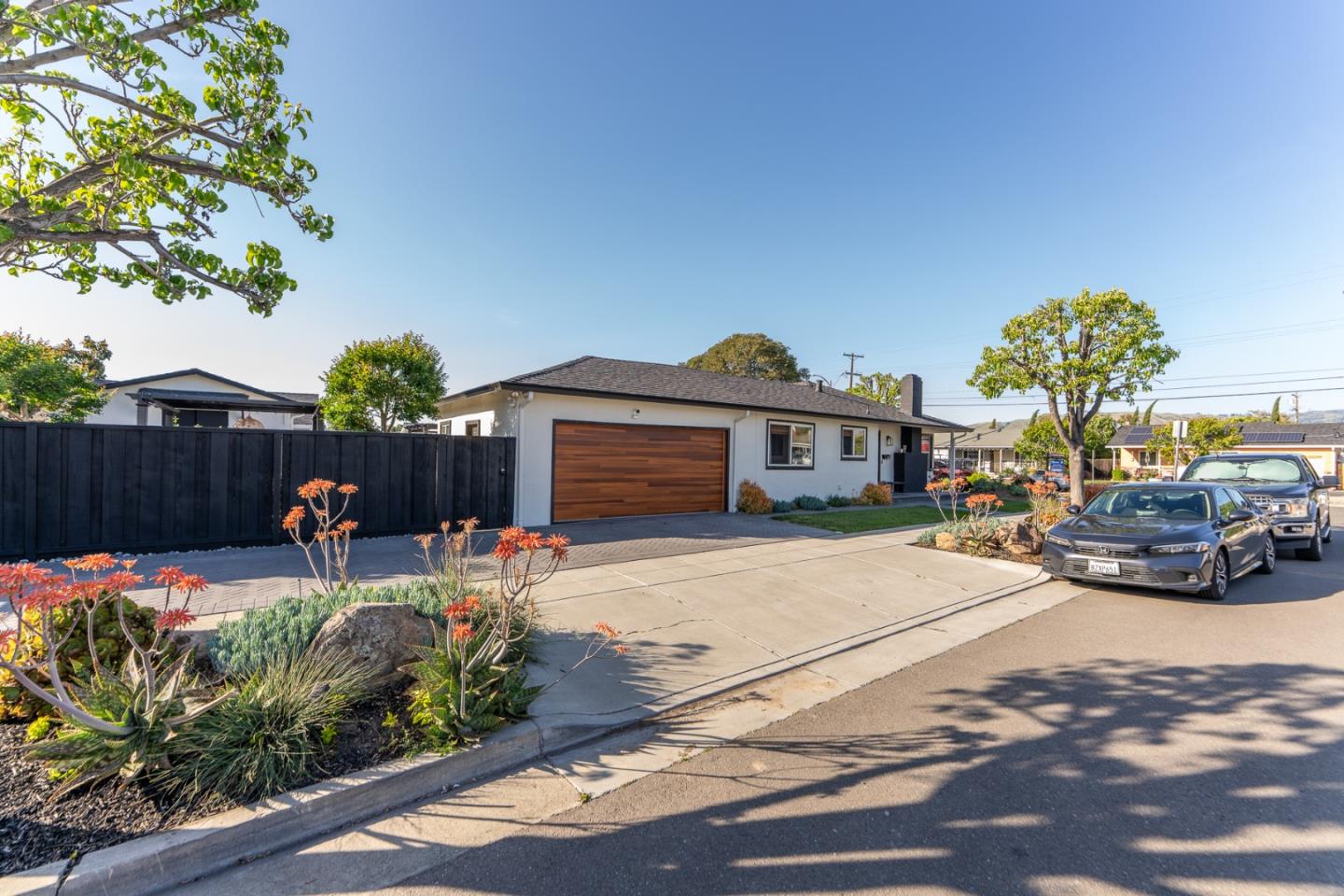 Detail Gallery Image 2 of 49 For 1825 Wilshire Blvd, San Jose,  CA 95116 - 3 Beds | 1 Baths