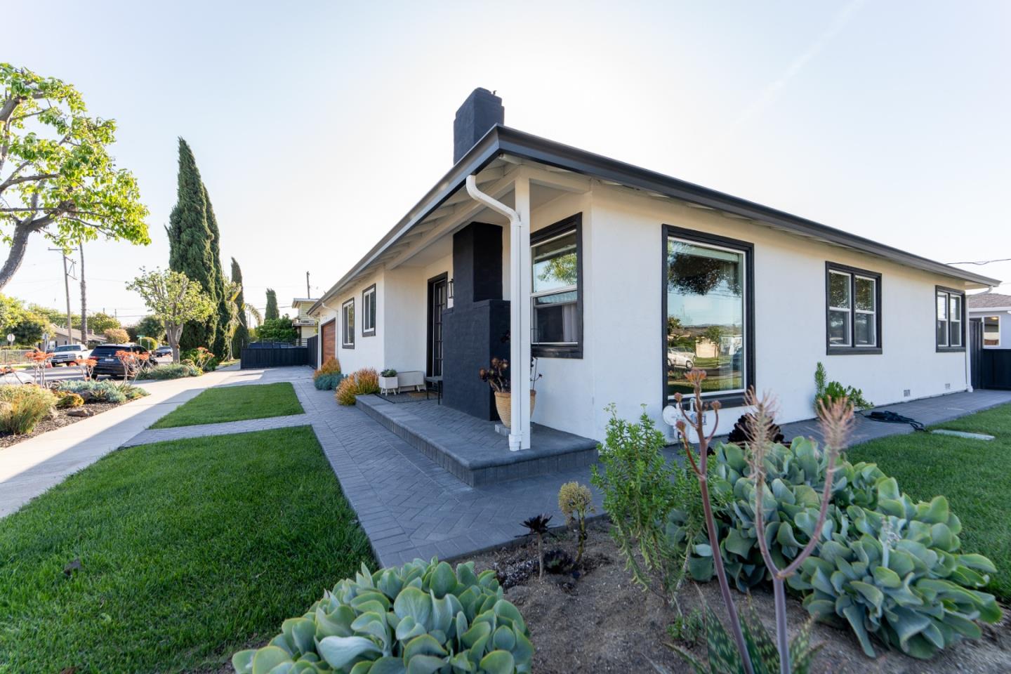 Detail Gallery Image 3 of 49 For 1825 Wilshire Blvd, San Jose,  CA 95116 - 3 Beds | 1 Baths