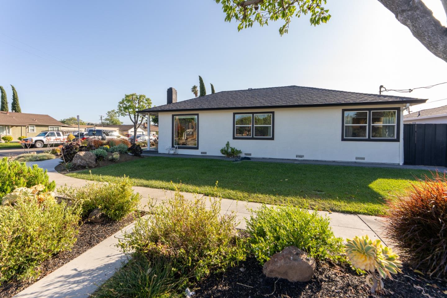 Detail Gallery Image 5 of 49 For 1825 Wilshire Blvd, San Jose,  CA 95116 - 3 Beds | 1 Baths