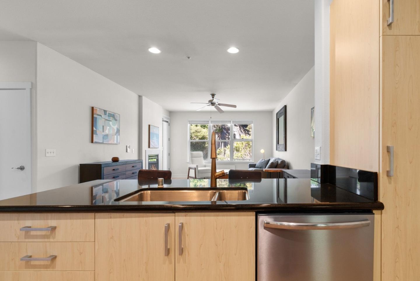 Detail Gallery Image 3 of 27 For 2030 N Pacific Ave #338,  Santa Cruz,  CA 95060 - 1 Beds | 1 Baths