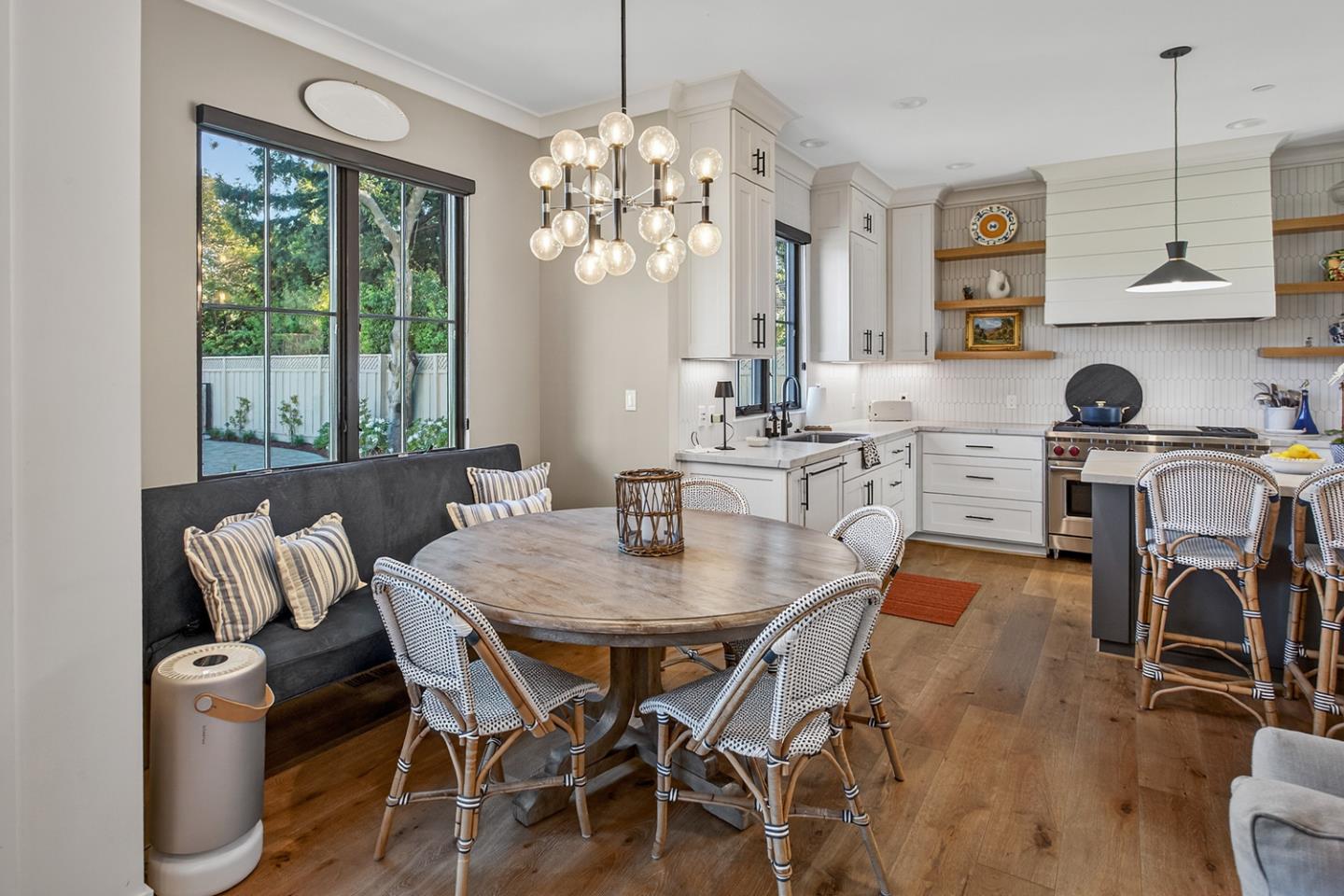 Detail Gallery Image 10 of 38 For 423 Arlington Rd, Redwood City,  CA 94062 - 5 Beds | 3 Baths