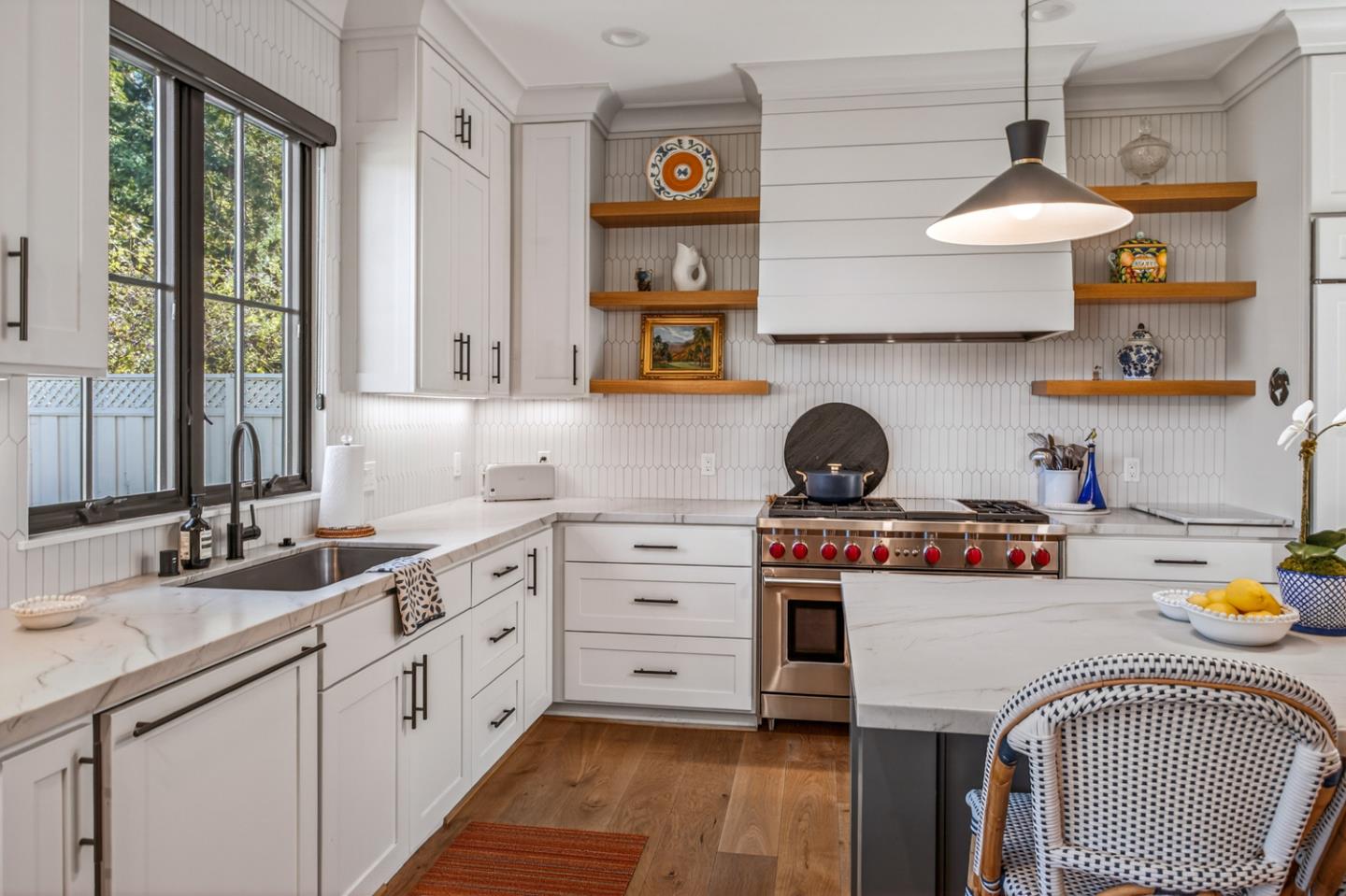 Detail Gallery Image 12 of 38 For 423 Arlington Rd, Redwood City,  CA 94062 - 5 Beds | 3 Baths