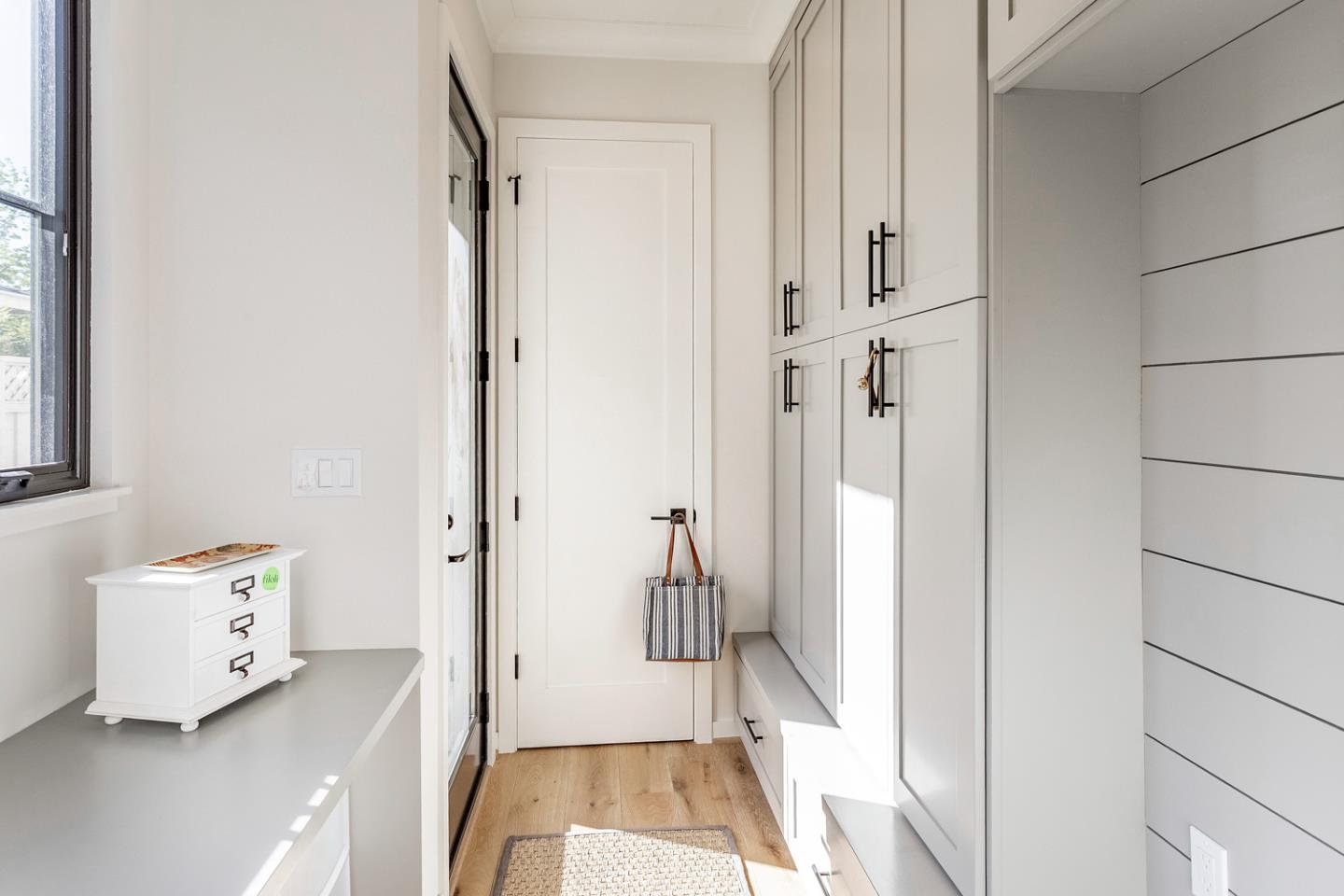 Detail Gallery Image 15 of 38 For 423 Arlington Rd, Redwood City,  CA 94062 - 5 Beds | 3 Baths