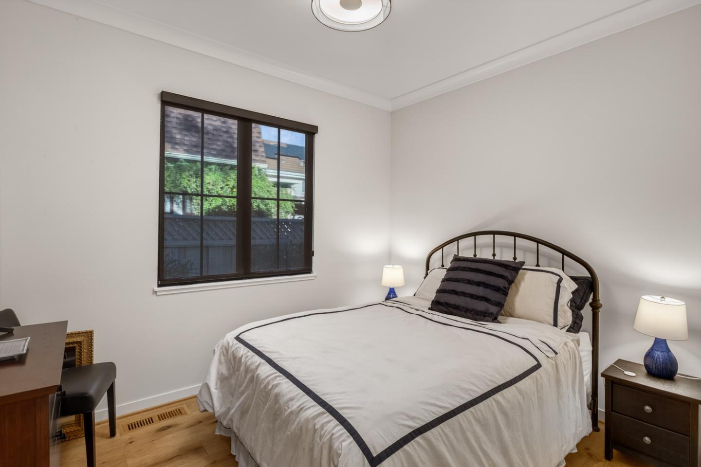 Detail Gallery Image 17 of 38 For 423 Arlington Rd, Redwood City,  CA 94062 - 5 Beds | 3 Baths