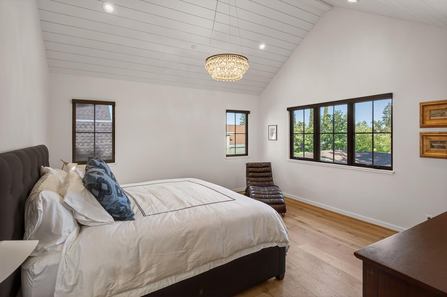 Detail Gallery Image 21 of 38 For 423 Arlington Rd, Redwood City,  CA 94062 - 5 Beds | 3 Baths