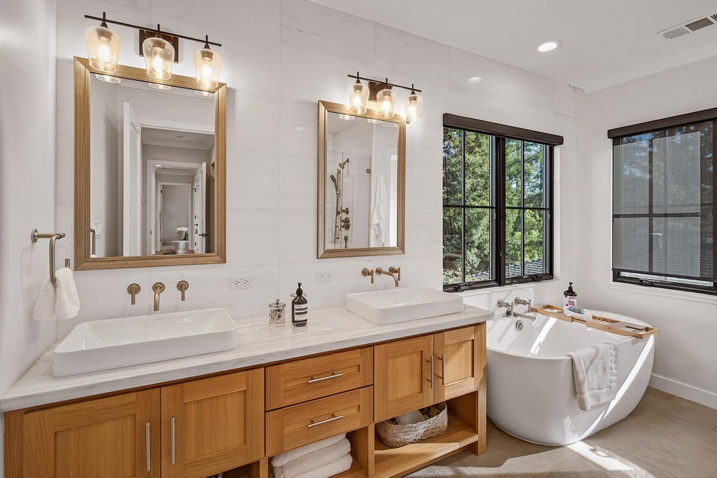 Detail Gallery Image 22 of 38 For 423 Arlington Rd, Redwood City,  CA 94062 - 5 Beds | 3 Baths