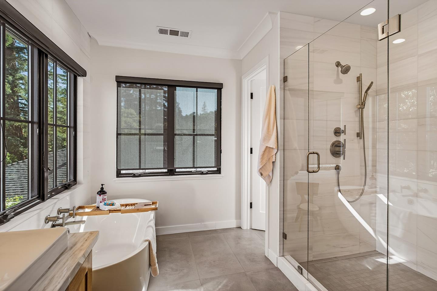 Detail Gallery Image 23 of 38 For 423 Arlington Rd, Redwood City,  CA 94062 - 5 Beds | 3 Baths