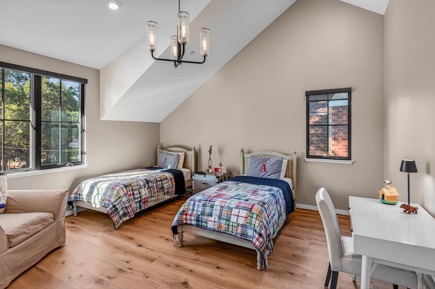 Detail Gallery Image 25 of 38 For 423 Arlington Rd, Redwood City,  CA 94062 - 5 Beds | 3 Baths