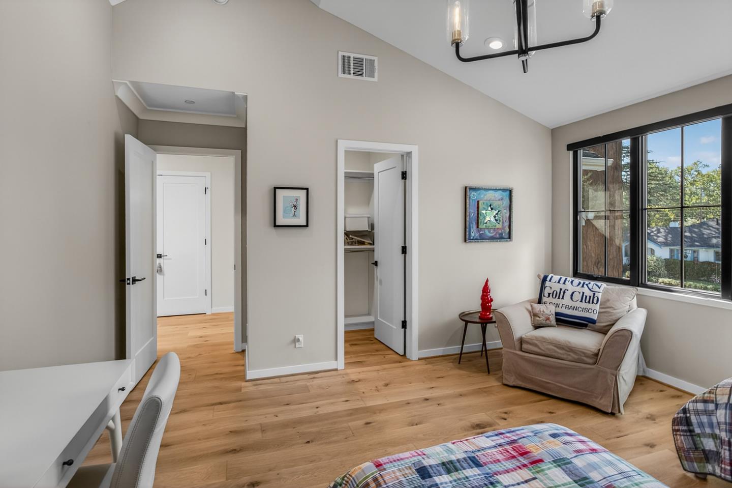 Detail Gallery Image 26 of 38 For 423 Arlington Rd, Redwood City,  CA 94062 - 5 Beds | 3 Baths