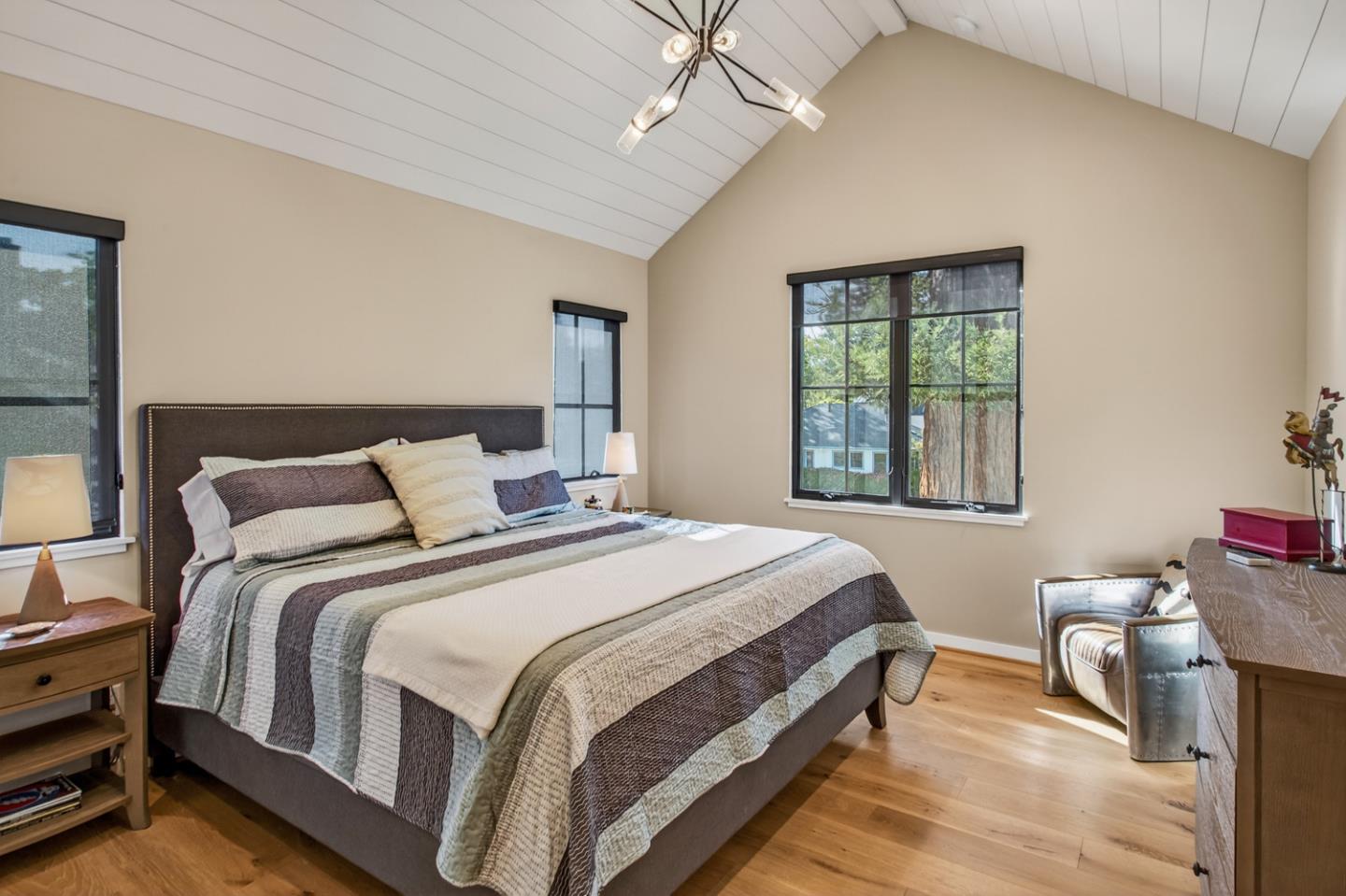 Detail Gallery Image 27 of 38 For 423 Arlington Rd, Redwood City,  CA 94062 - 5 Beds | 3 Baths