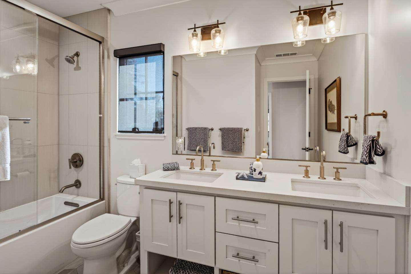 Detail Gallery Image 28 of 38 For 423 Arlington Rd, Redwood City,  CA 94062 - 5 Beds | 3 Baths