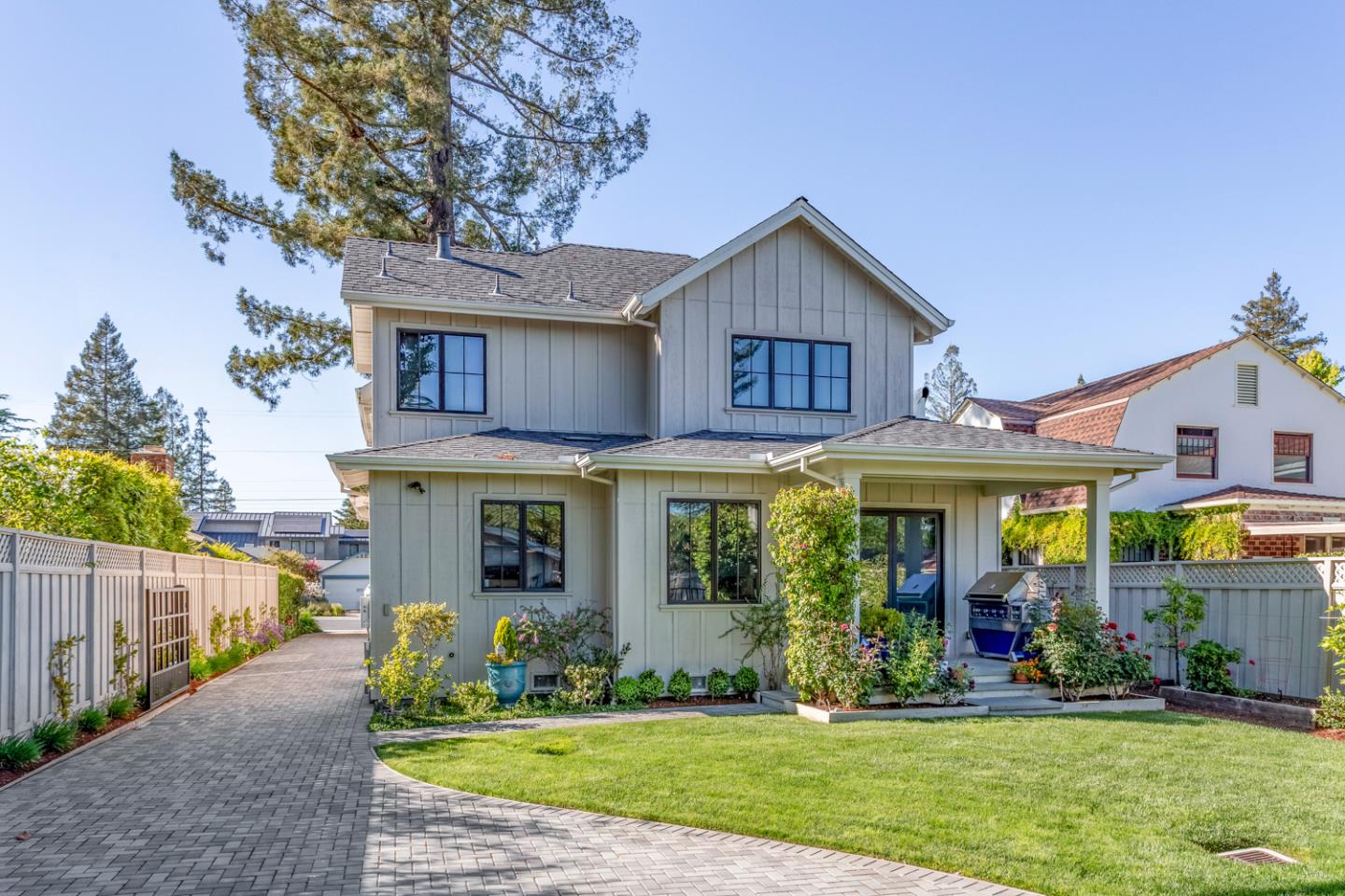 Detail Gallery Image 4 of 38 For 423 Arlington Rd, Redwood City,  CA 94062 - 5 Beds | 3 Baths