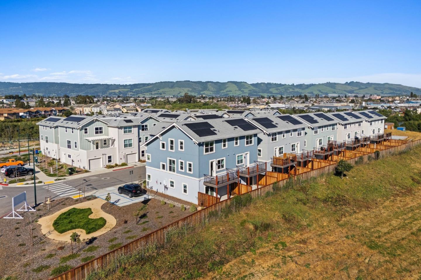 Detail Gallery Image 13 of 16 For 413 Annie Dr, Watsonville,  CA 95076 - 3 Beds | 3/1 Baths