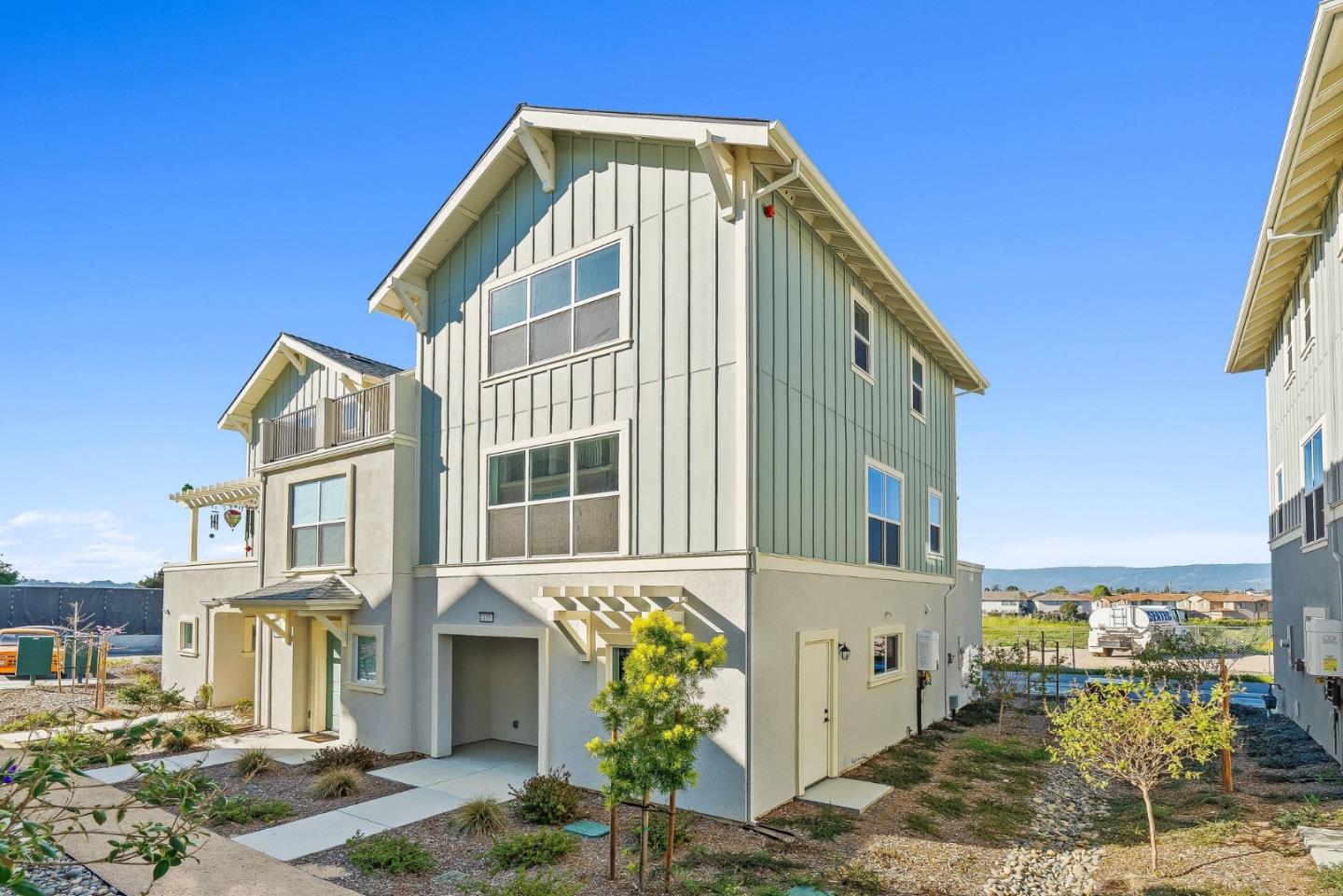 Detail Gallery Image 2 of 16 For 413 Annie Dr, Watsonville,  CA 95076 - 3 Beds | 3/1 Baths