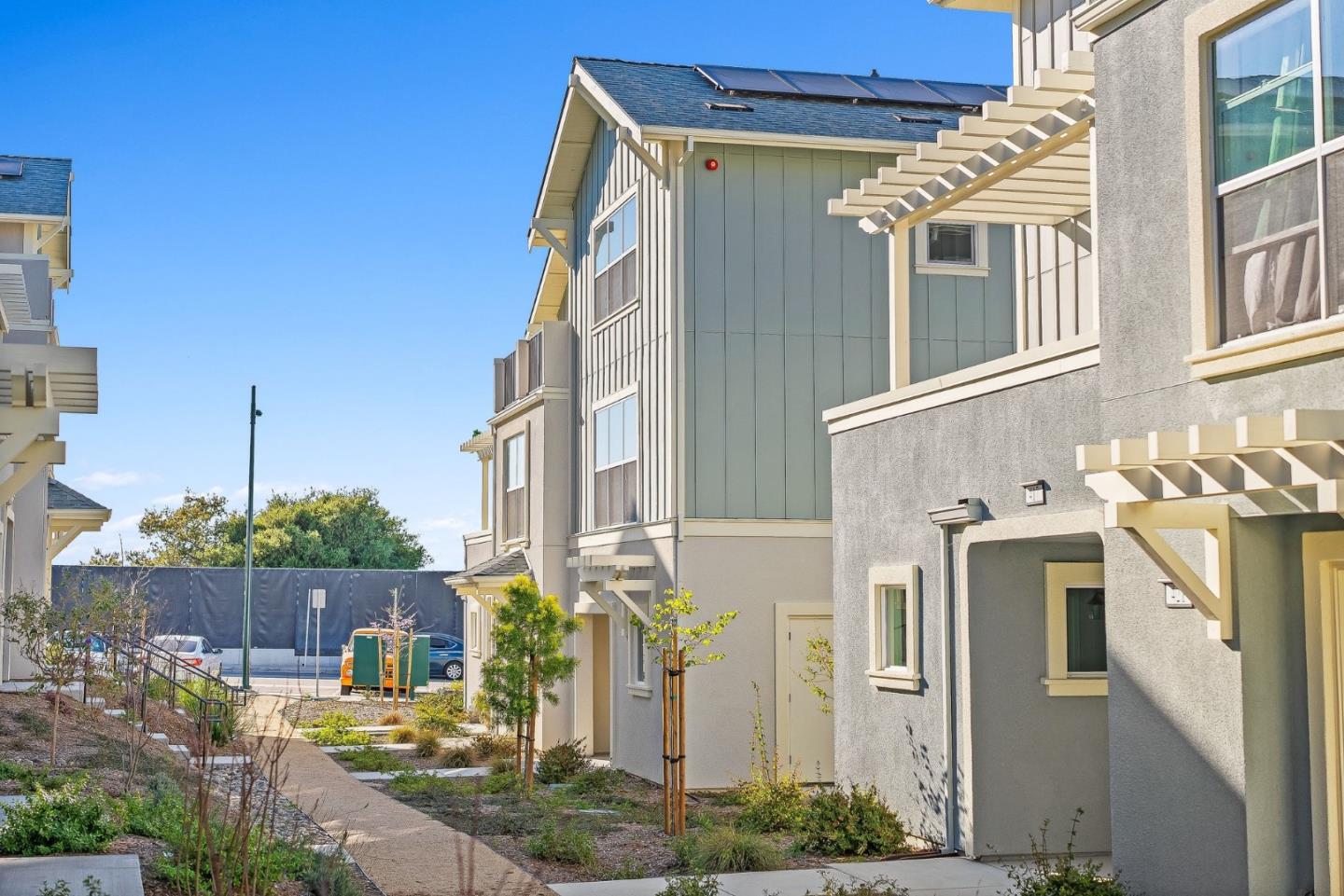 Detail Gallery Image 4 of 16 For 413 Annie Dr, Watsonville,  CA 95076 - 3 Beds | 3/1 Baths