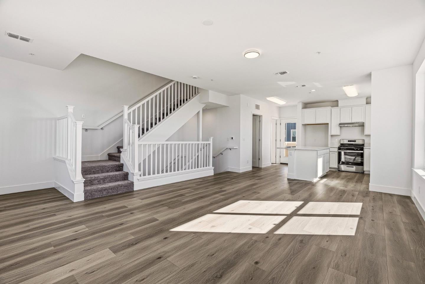 Detail Gallery Image 6 of 16 For 413 Annie Dr, Watsonville,  CA 95076 - 3 Beds | 3/1 Baths