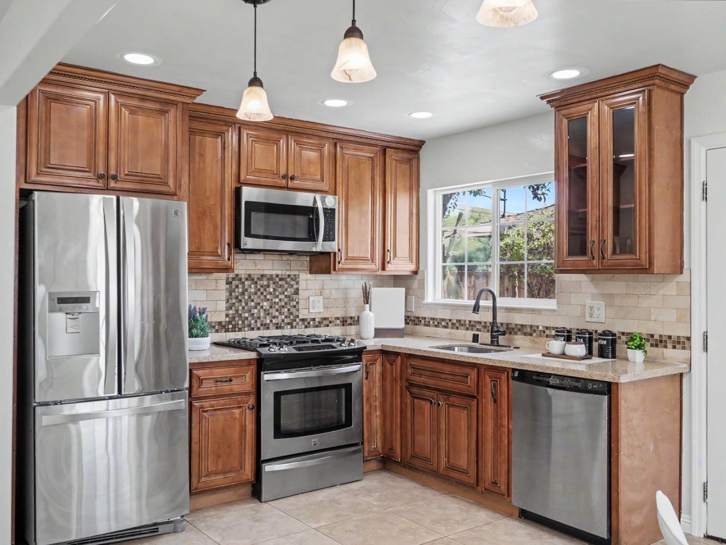 Detail Gallery Image 4 of 23 For 2042 Panama Ave, San Jose,  CA 95122 - 3 Beds | 2 Baths