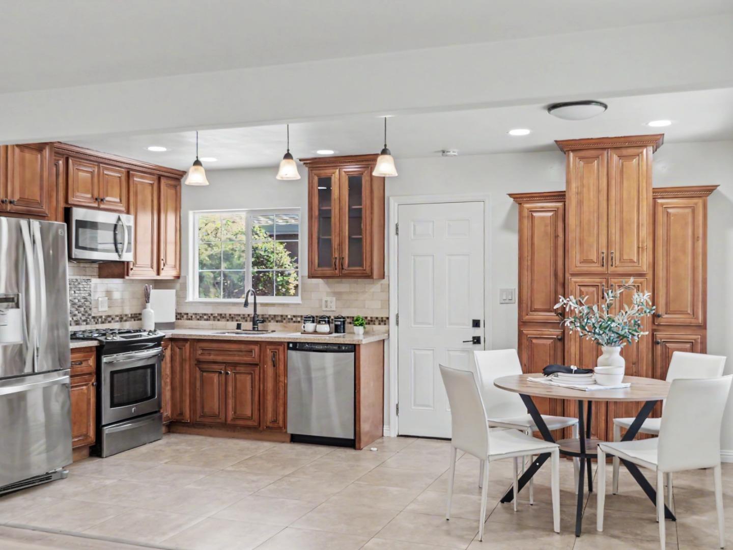 Detail Gallery Image 5 of 23 For 2042 Panama Ave, San Jose,  CA 95122 - 3 Beds | 2 Baths