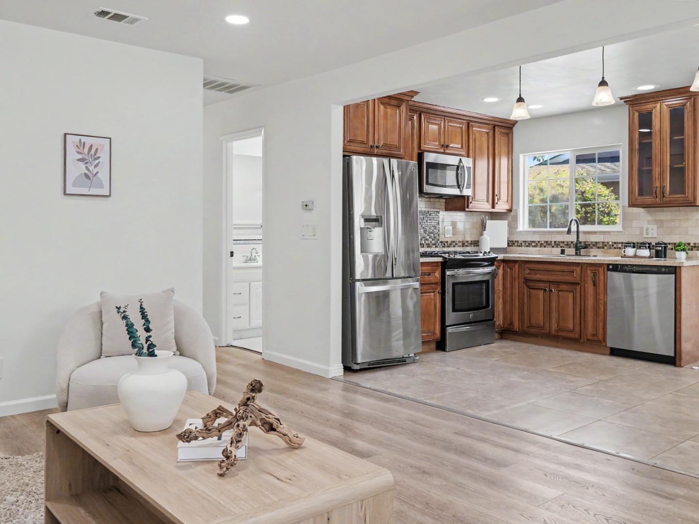 Detail Gallery Image 8 of 23 For 2042 Panama Ave, San Jose,  CA 95122 - 3 Beds | 2 Baths