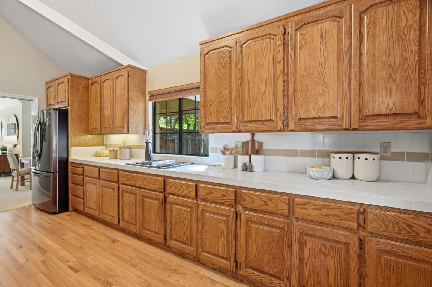 Detail Gallery Image 10 of 37 For 20523 Manor Dr, Saratoga,  CA 95070 - 5 Beds | 3/1 Baths