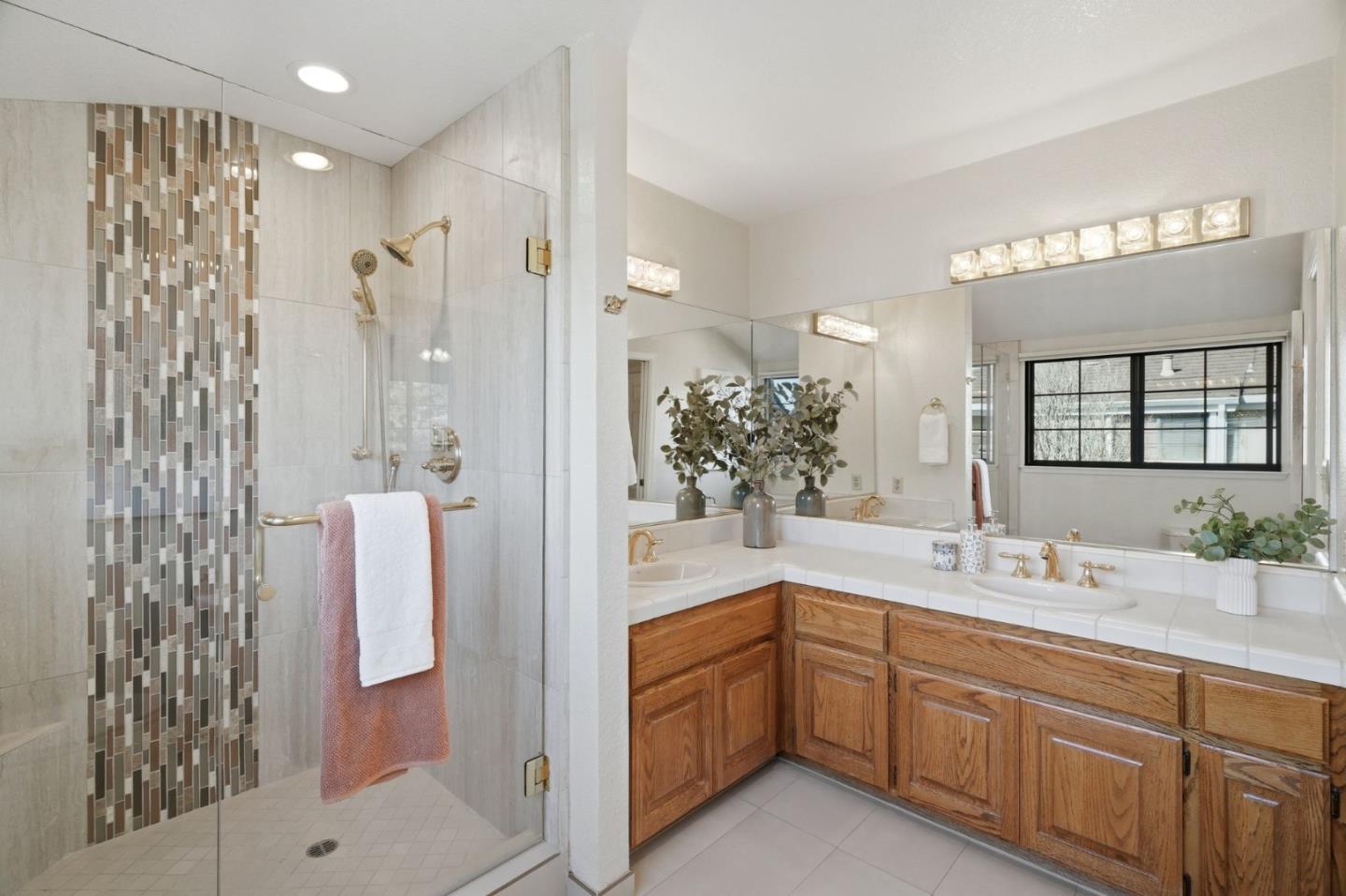 Detail Gallery Image 18 of 37 For 20523 Manor Dr, Saratoga,  CA 95070 - 5 Beds | 3/1 Baths