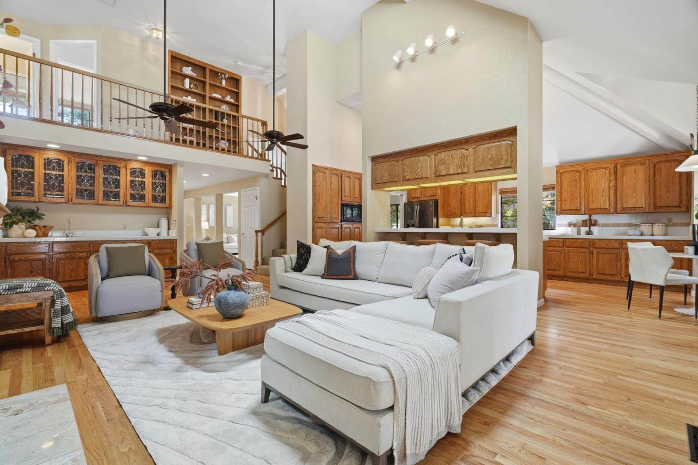 Detail Gallery Image 3 of 37 For 20523 Manor Dr, Saratoga,  CA 95070 - 5 Beds | 3/1 Baths