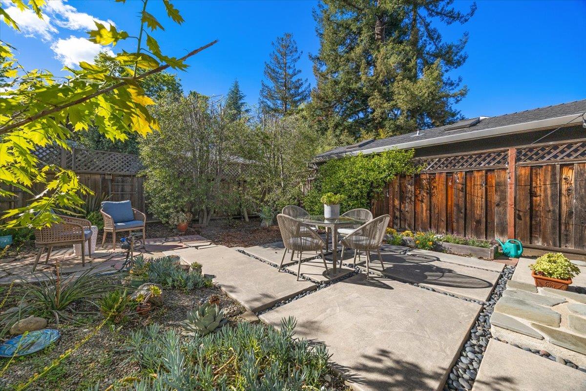 Detail Gallery Image 10 of 28 For 217 Mckendry Dr, Menlo Park,  CA 94025 - 3 Beds | 1 Baths