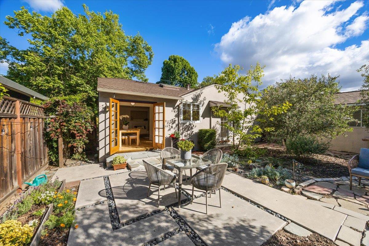 Detail Gallery Image 11 of 28 For 217 Mckendry Dr, Menlo Park,  CA 94025 - 3 Beds | 1 Baths