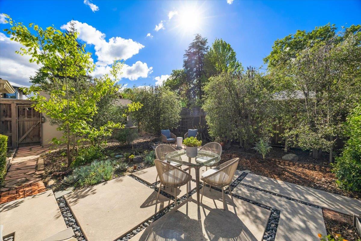 Detail Gallery Image 12 of 28 For 217 Mckendry Dr, Menlo Park,  CA 94025 - 3 Beds | 1 Baths