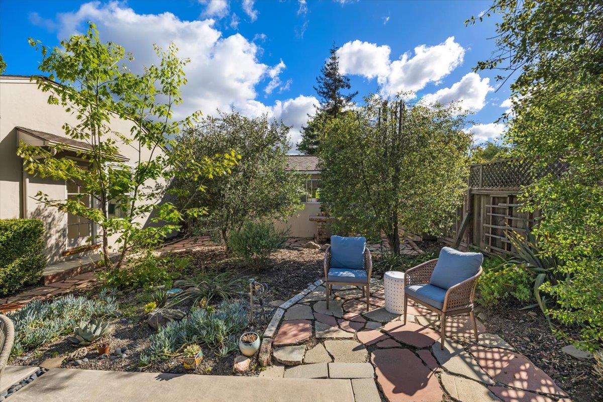 Detail Gallery Image 18 of 28 For 217 Mckendry Dr, Menlo Park,  CA 94025 - 3 Beds | 1 Baths