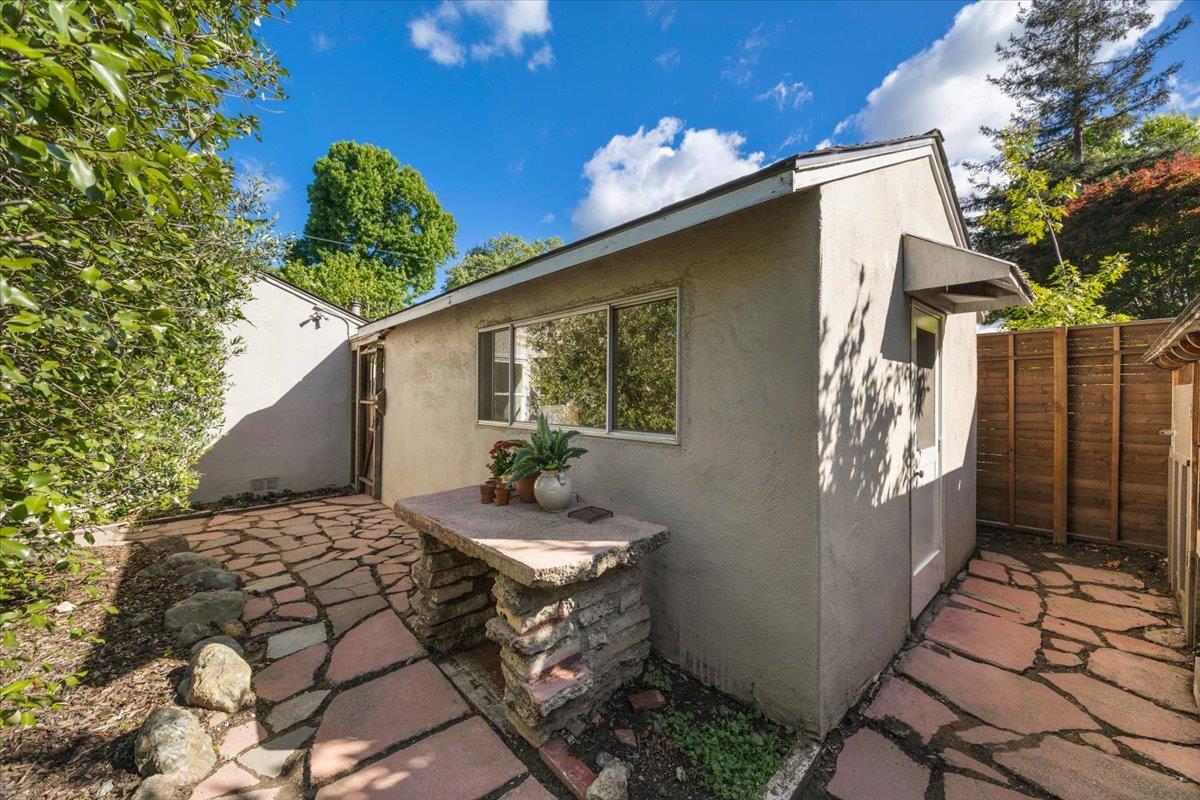 Detail Gallery Image 23 of 28 For 217 Mckendry Dr, Menlo Park,  CA 94025 - 3 Beds | 1 Baths