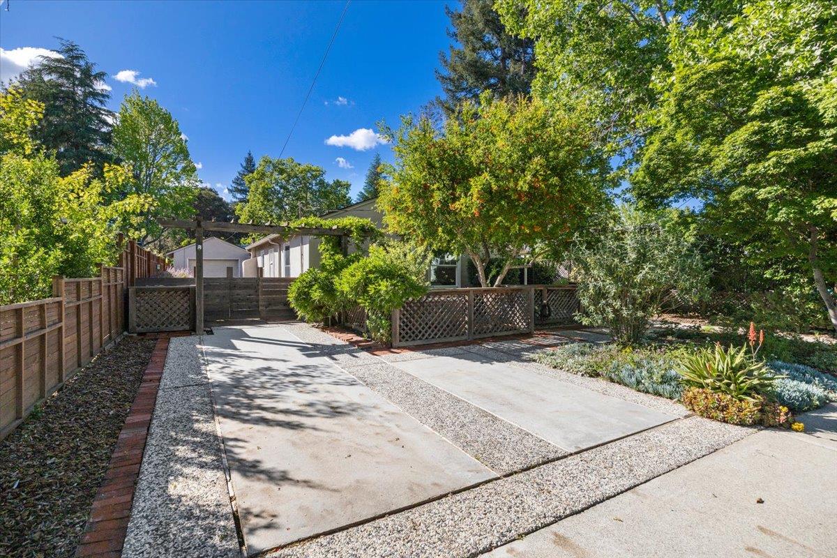 Detail Gallery Image 25 of 28 For 217 Mckendry Dr, Menlo Park,  CA 94025 - 3 Beds | 1 Baths