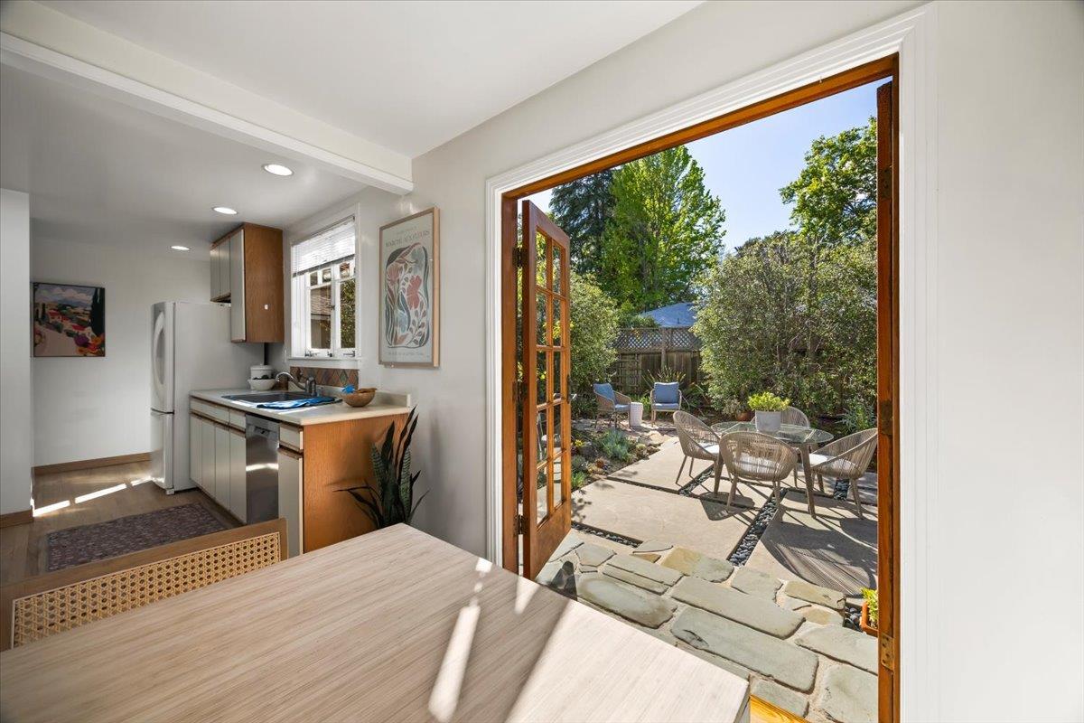 Detail Gallery Image 7 of 28 For 217 Mckendry Dr, Menlo Park,  CA 94025 - 3 Beds | 1 Baths