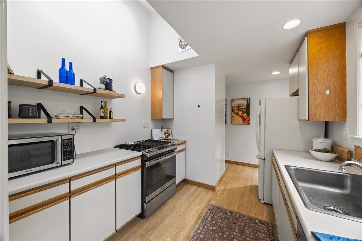 Detail Gallery Image 8 of 28 For 217 Mckendry Dr, Menlo Park,  CA 94025 - 3 Beds | 1 Baths