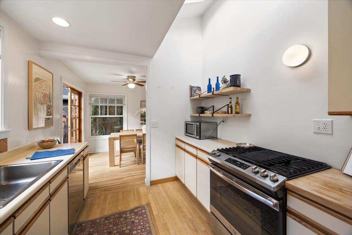 Detail Gallery Image 9 of 28 For 217 Mckendry Dr, Menlo Park,  CA 94025 - 3 Beds | 1 Baths