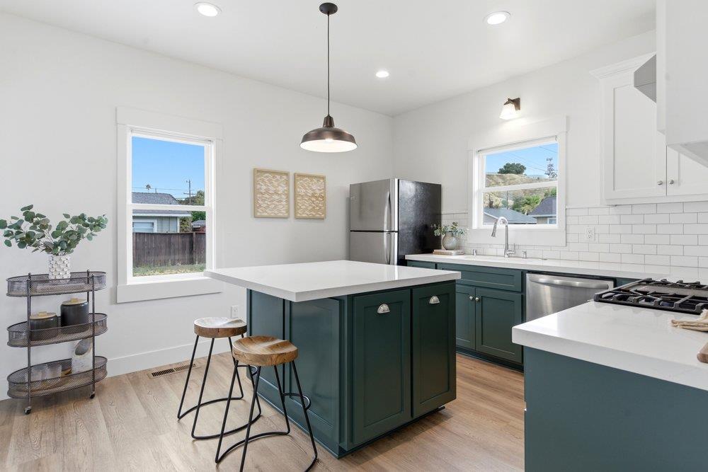 Detail Gallery Image 10 of 42 For 706 Central Ave, Hollister,  CA 95023 - 3 Beds | 2 Baths