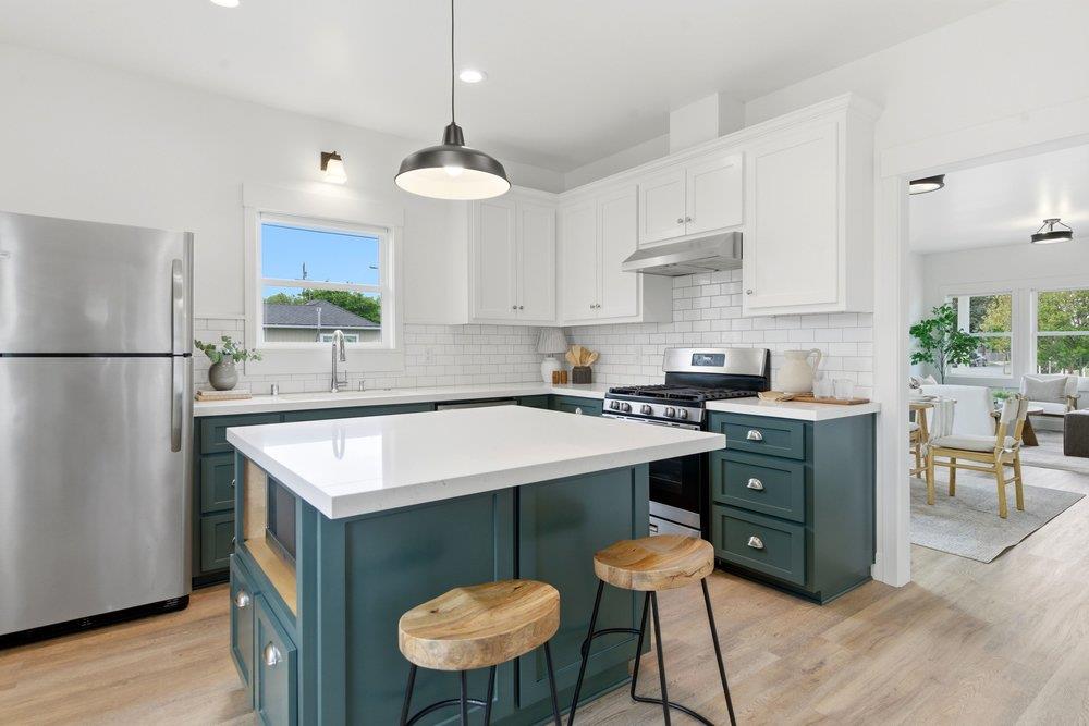 Detail Gallery Image 11 of 42 For 706 Central Ave, Hollister,  CA 95023 - 3 Beds | 2 Baths