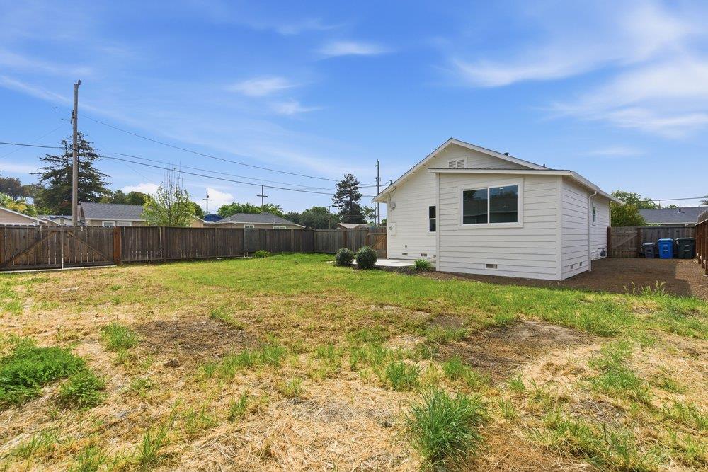 Detail Gallery Image 26 of 42 For 706 Central Ave, Hollister,  CA 95023 - 3 Beds | 2 Baths