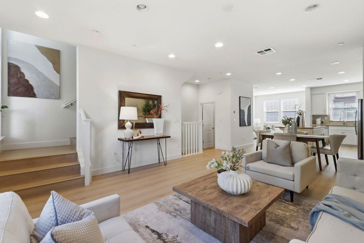 Detail Gallery Image 9 of 43 For 880 Apollo, Santa Clara,  CA 95051 - 3 Beds | 3/1 Baths