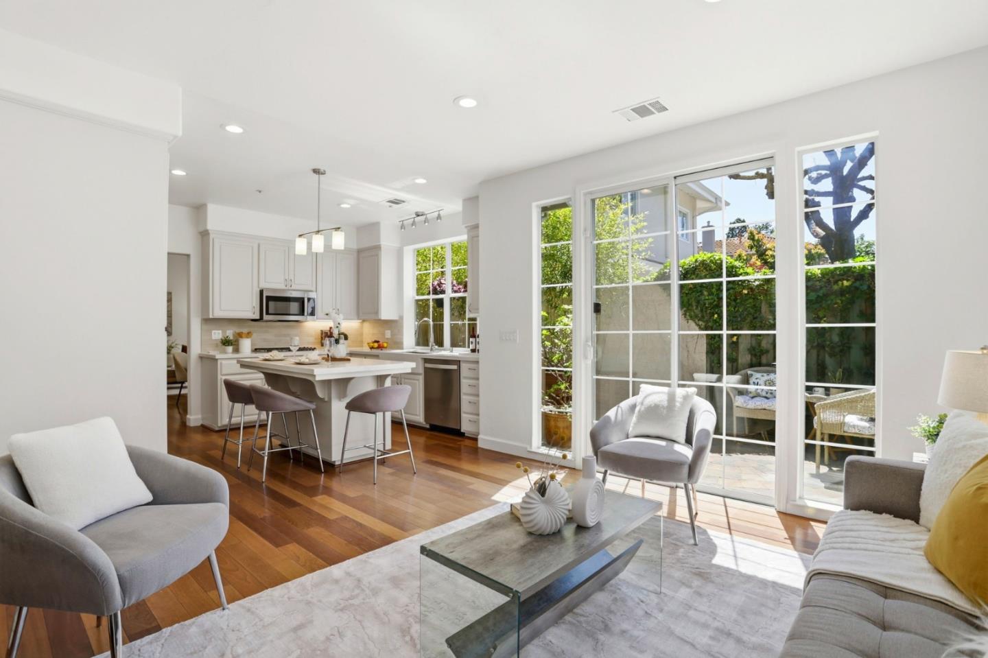 Front Image Thumbnail for ML82043584